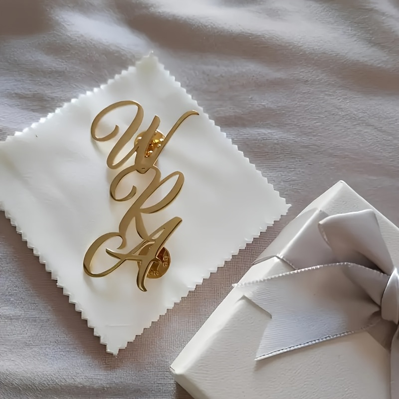 Özel Monogram İlk Adı Paslanma - Men Accessories Brooch incelemesi ve fiyatı
